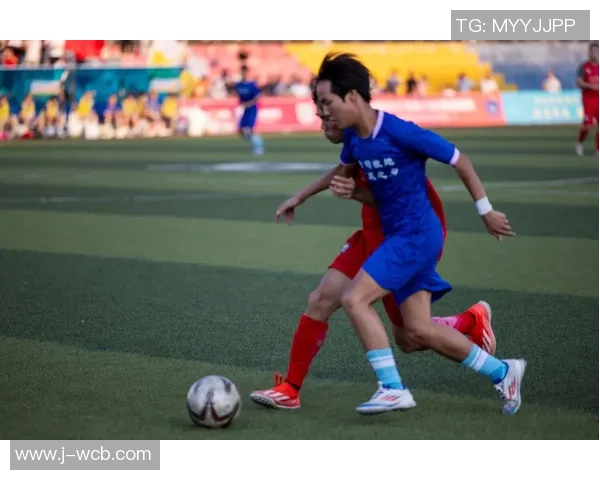 郑州足球群热情激荡共同追逐梦想的绿茵场上拼搏与友谊的故事