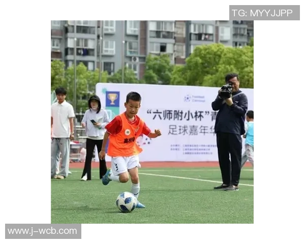 金东炫足球：从青涩少年到职业球员的奋斗历程与梦想追逐