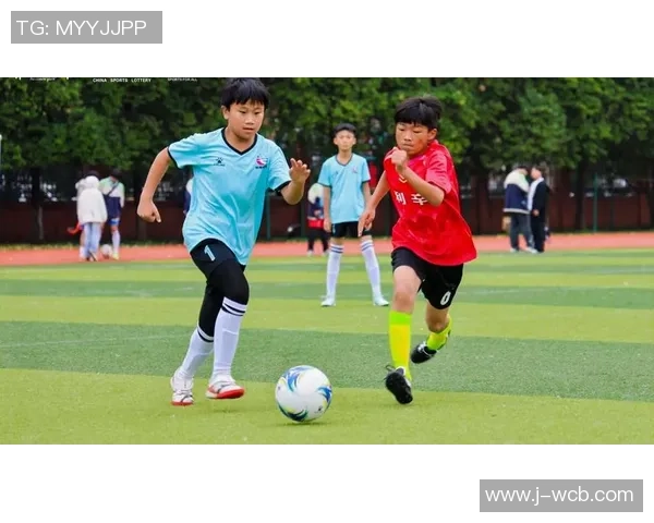 松仁足球小将勇闯绿茵场展现青春梦想与团队精神的精彩故事