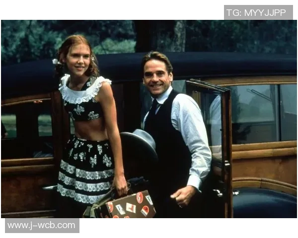 洛丽塔足球：青春与梦想交织的绿茵场上追逐的故事