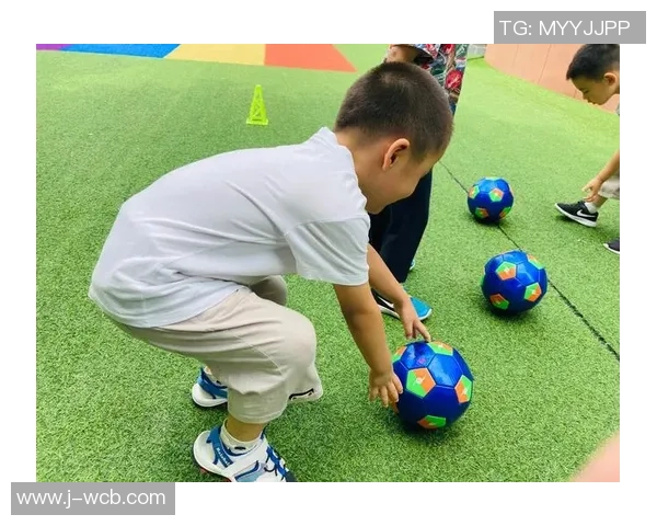 胡潇足球：探索年轻球员的成长之路与未来发展潜力分析