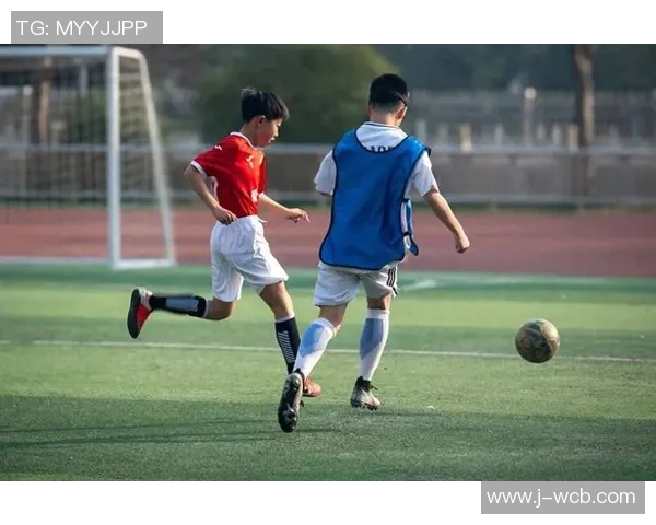 踢足球衣的选择与搭配技巧让你在球场上尽显风采与个性